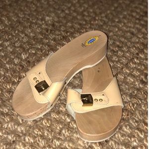 Dr. Scholl’s nude wood sandals